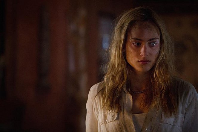 Zoo - First Blood - Photos - Nora Arnezeder