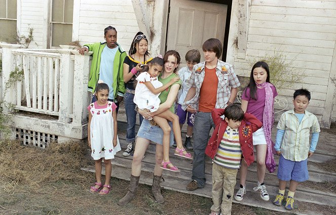 Tvoje, moje a naše - Z filmu - Little JJ, Jennifer Habib, Miki Ishikawa, Jessica Habib, Danielle Panabaker, Slade Pearce, Drake Bell, Nicholas Roget-King, Miranda Cosgrove, Andrew Vo