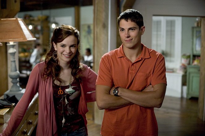 Míos, tuyos y nuestros - De la película - Danielle Panabaker, Sean Faris