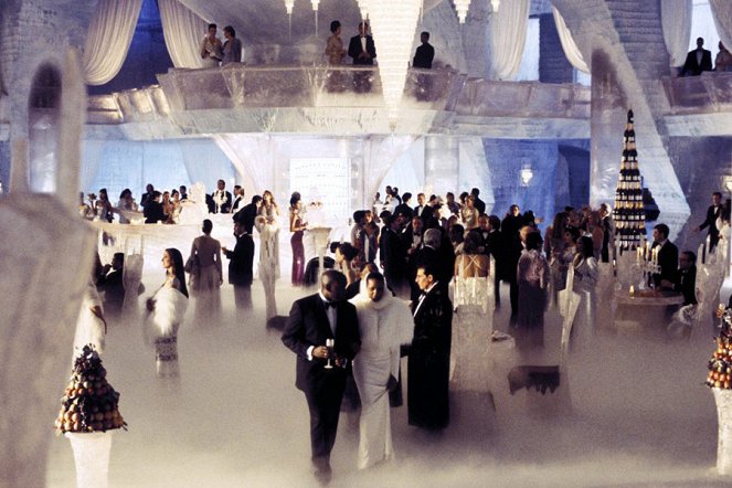 James Bond: Halj meg máskor - Filmfotók