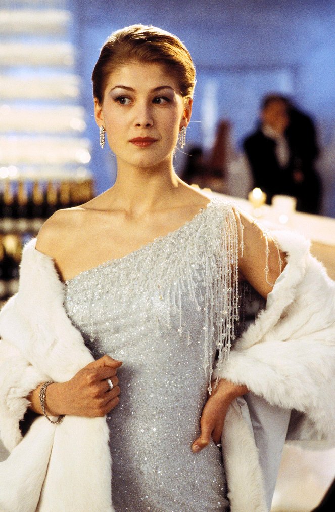 James Bond: Halj meg máskor - Filmfotók - Rosamund Pike