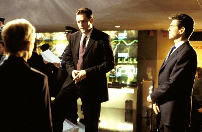 James Bond: Halj meg máskor - Filmfotók - Michael Madsen, Pierce Brosnan