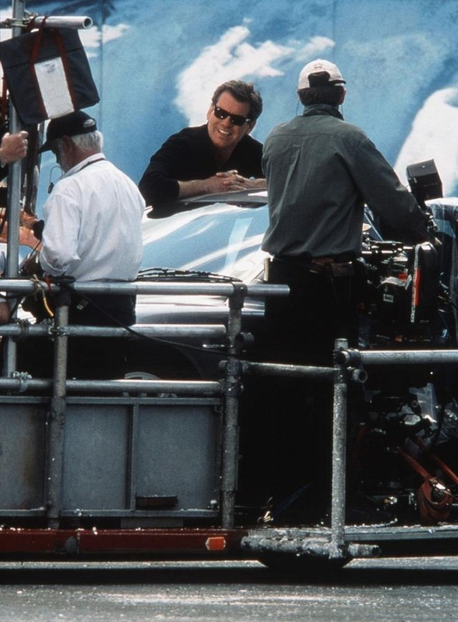007 - Morre Noutro Dia - De filmagens - Pierce Brosnan