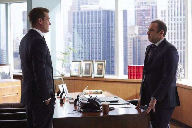 Suits - Fork in the Road - Photos - Gabriel Macht, Rick Hoffman