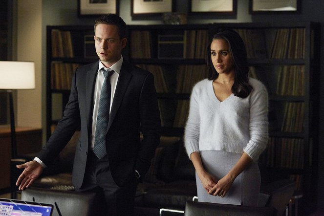 Suits - Not Just a Pretty Face - Photos - Patrick J. Adams, Meghan, Duchess of Sussex