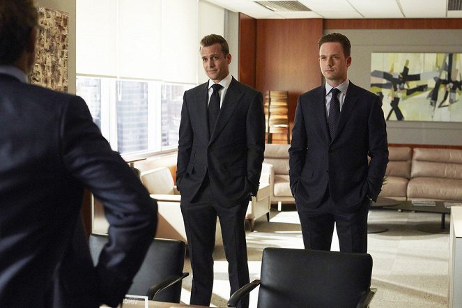 Suits - Season 5 - Denial - Photos - Gabriel Macht, Patrick J. Adams
