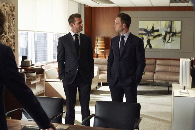 Suits - Season 5 - Denial - Photos - Gabriel Macht, Patrick J. Adams