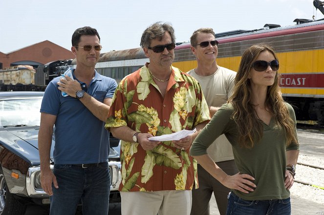 Burn Notice - Season 3 - Freischwimmer - Filmfotos - Jeffrey Donovan, Bruce Campbell, Brian Van Holt, Gabrielle Anwar