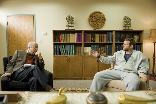 Happiness Therapy - Film - Anupam Kher, Bradley Cooper