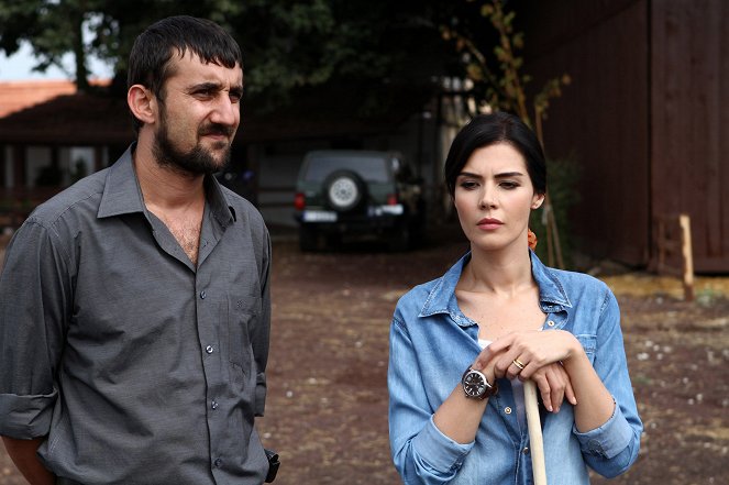Dila Hanım - De la película - Necip Memili, Hatice Şendil
