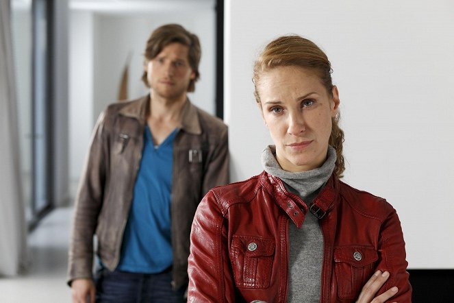 Countdown - Die Jagd beginnt - Season 2 - Vom Himmel gefallen - Film - Sebastian Ströbel, Chiara Schoras