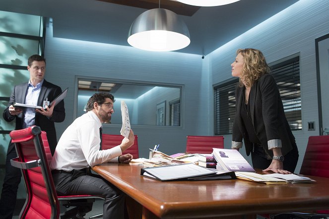 Motive - Season 2 - Kiss of Death - Photos - Brendan Penny, Louis Ferreira, Kristin Lehman