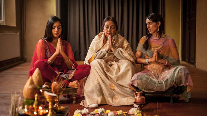 Marry Me! - Z filmu - Mira Kandathil, Bharati Jaffrey, Maryam Zaree