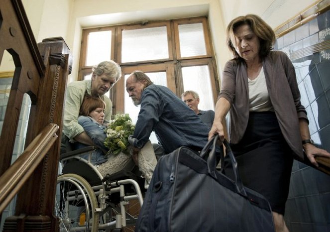 Alleine war gestern - Film - Walter Sittler, Marie Gruber, Paul Faßnacht, Hans-Uwe Bauer, Charlotte Schwab