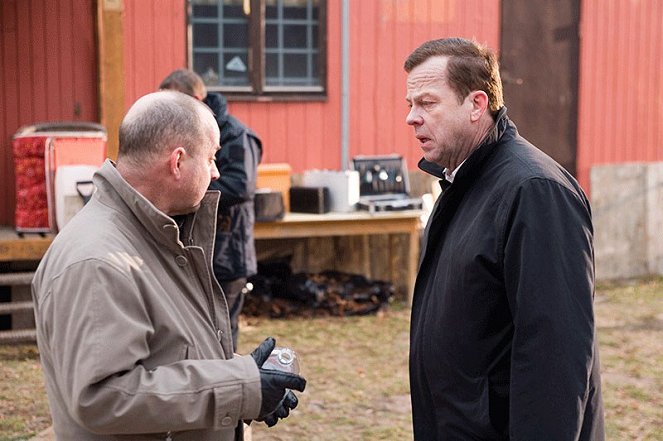 Wallander - Season 1 - Luftslottet - Photos - Mats Bergman, Krister Henriksson