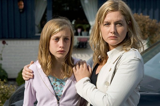 Wallander - Season 1 - Den svaga punkten - Z filmu - Julia Ragnarsson, Johanna Sällström