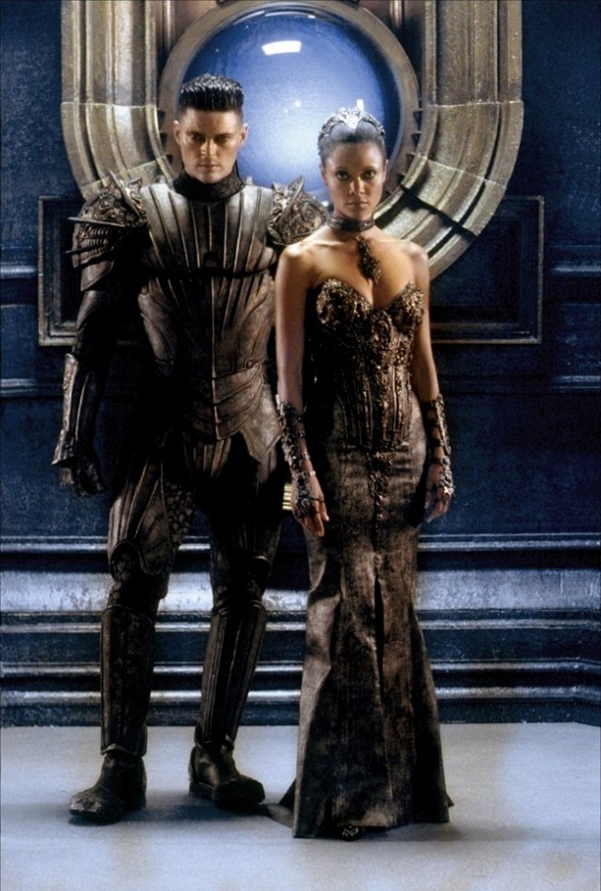 Riddick - Chroniken eines Kriegers - Werbefoto - Karl Urban, Thandiwe Newton