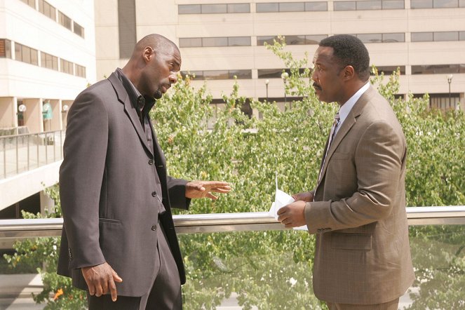 Prawo ulicy - Slapstick - Z filmu - Idris Elba, Isiah Whitlock Jr.