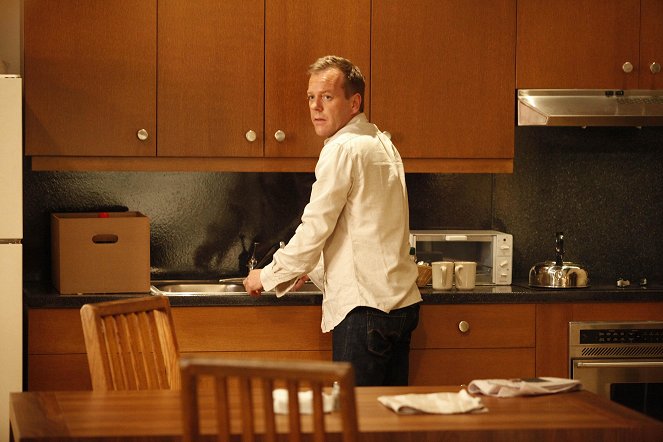 24 - Day 8: 8:00 a.m.-9:00 a.m. - Photos - Kiefer Sutherland