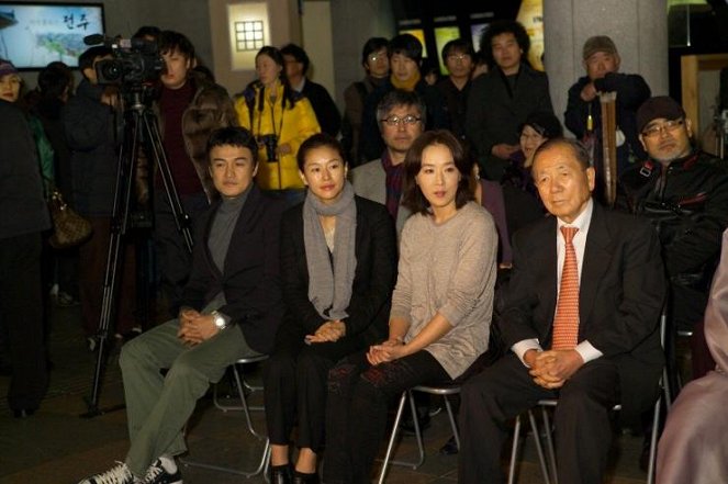 Dalbit gileoolligi - Dreharbeiten - Park Joong-hoon, Ji-won Ye, Soo-yeon Kang