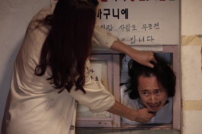 Hot Service: A Cruel Hairdresser - Photos