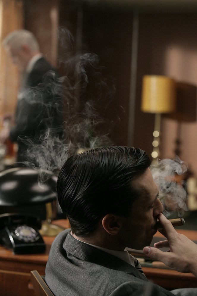 Mad Men - Smoke Gets in Your Eyes - Photos - Jon Hamm