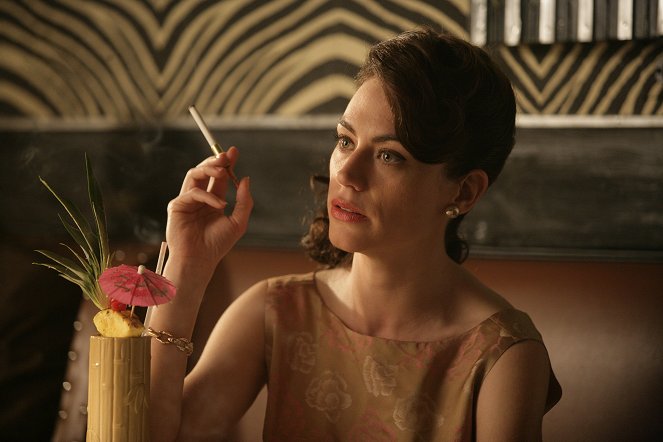 Mad Men - Smoke Gets in Your Eyes - Photos - Maggie Siff