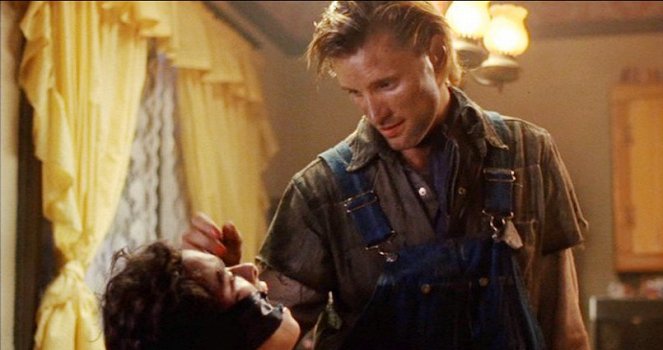 Leatherface: Texas Chainsaw Massacre III - Do filme - Kate Hodge, Viggo Mortensen