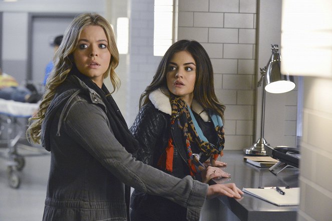 Pretty Little Liars - EscApe from New York - Photos - Sasha Pieterse, Lucy Hale