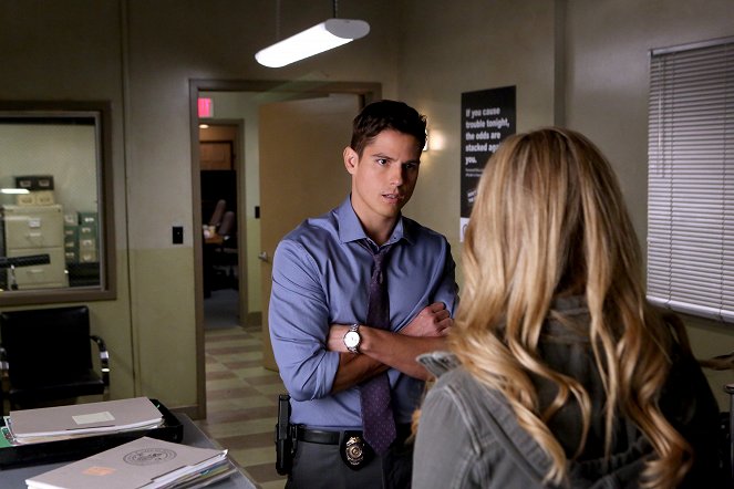 Pretty Little Liars - Whirly Girly - Photos - Sean Faris