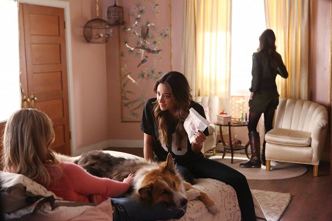 Pretty Little Liars - Whirly Girly - Do filme - Shay Mitchell
