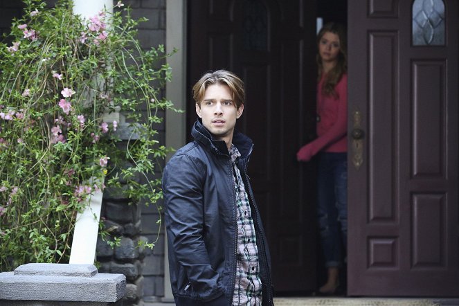 Pretty Little Liars - Season 5 - Whirly Girly - Photos - Drew Van Acker, Sasha Pieterse