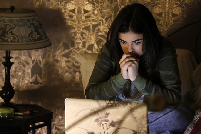 Pretty Little Liars - Thrown from the Ride - Photos - Lucy Hale
