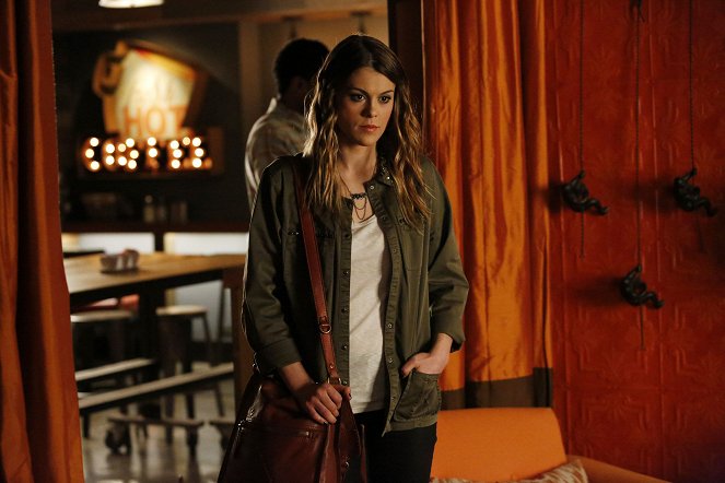Pretty Little Liars - Thrown from the Ride - Van film - Lindsey Shaw