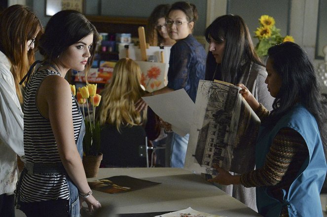 Pretty Little Liars - The Silence of E. Lamb - Photos - Lucy Hale