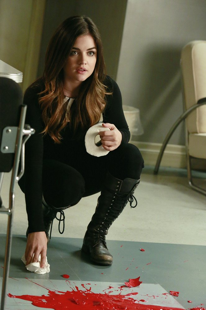 Pretty Little Liars - Taking This One to the Grave - Van film - Lucy Hale