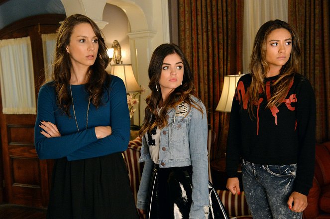 Pretty Little Liars - Schweigen wie ein Grab - Filmfotos - Troian Bellisario, Lucy Hale, Shay Mitchell