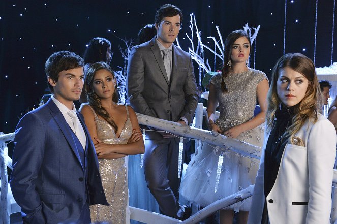 Pretty Little Liars - Comment «A» a volé Noël - Film - Tyler Blackburn, Shay Mitchell, Ian Harding, Lucy Hale, Lindsey Shaw