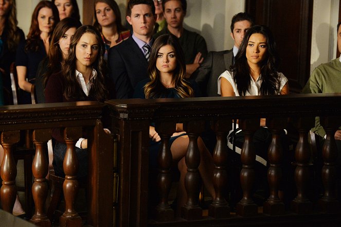 Pretty Little Liars - The Melody Lingers On - Van film - Troian Bellisario, Lucy Hale, Shay Mitchell