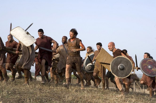 Heroes and Villains - Spartacus - Photos