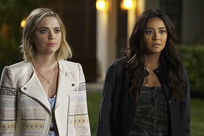 Pretty Little Liars - Songs of Experience - Photos - Ashley Benson, Shay Mitchell