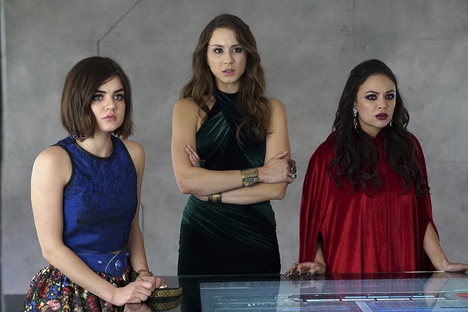 Pretty Little Liars - Game Over, Charles - Photos - Lucy Hale, Troian Bellisario, Janel Parrish