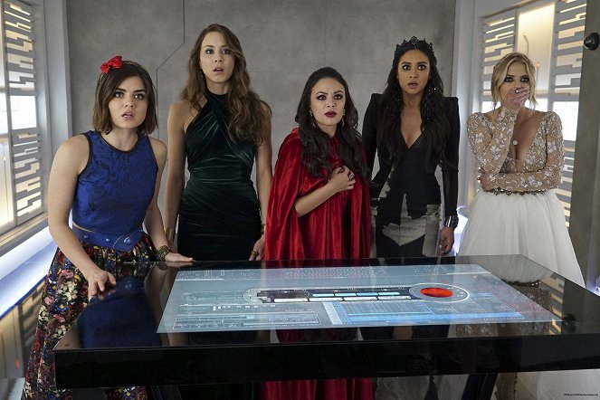 Pretty Little Liars - Game Over, Charles - Do filme - Lucy Hale, Troian Bellisario, Janel Parrish, Shay Mitchell, Ashley Benson