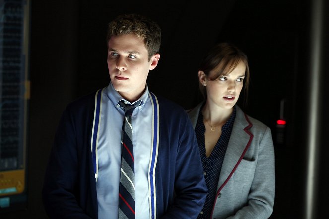 Agents of S.H.I.E.L.D. - Pilot - Van film - Iain De Caestecker, Elizabeth Henstridge
