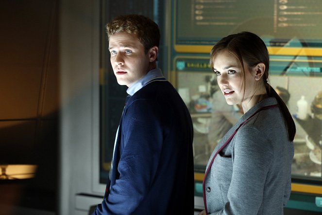 Agents of S.H.I.E.L.D. - Season 1 - Pilot - Photos - Iain De Caestecker, Elizabeth Henstridge