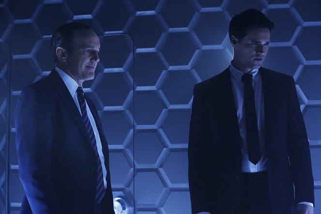 Agents of S.H.I.E.L.D. - Season 1 - Pilot - Photos - Clark Gregg, Brett Dalton