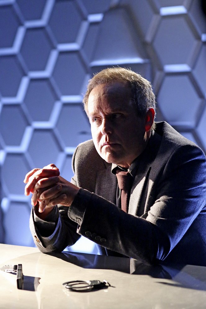 Agents of S.H.I.E.L.D. - The Well - Photos - Peter MacNicol