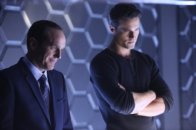 MARVEL's Agents Of S.H.I.E.L.D. - Season 1 - Götterdämmerung - Filmfotos - Clark Gregg, Brett Dalton