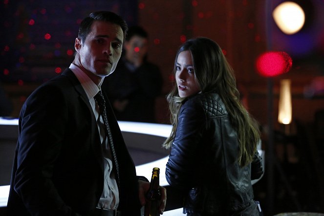 Agents of S.H.I.E.L.D. - Season 1 - Seeds - Photos - Brett Dalton, Chloe Bennet