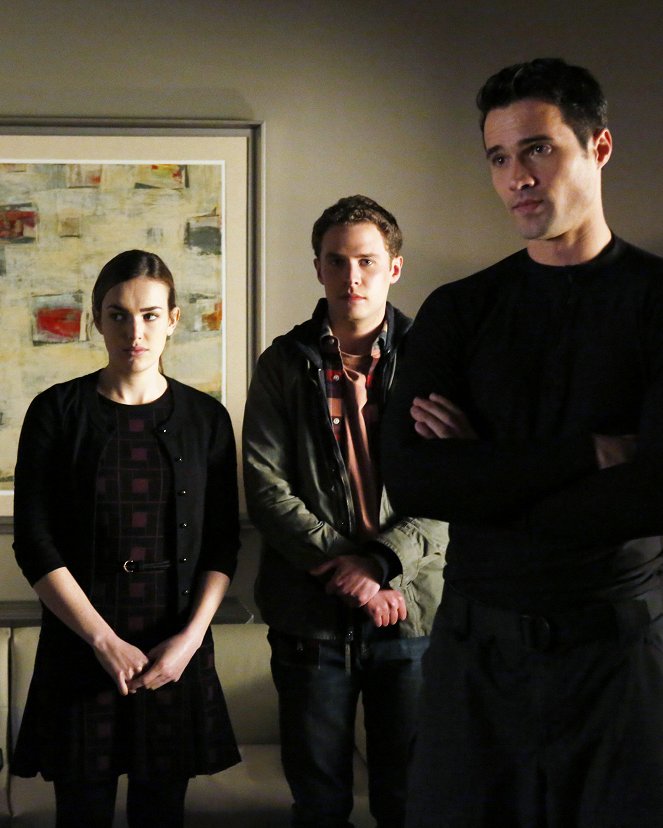 MARVEL's Agents Of S.H.I.E.L.D. - Tahiti - Filmfotos - Elizabeth Henstridge, Iain De Caestecker, Brett Dalton